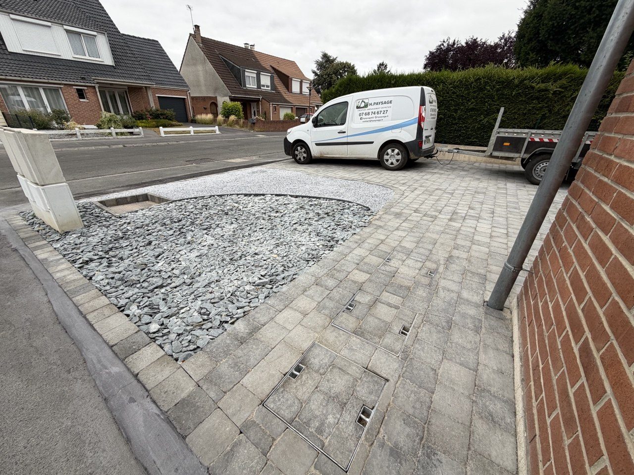 Allée gravier et pavage devant maison Arras – Hpaysage