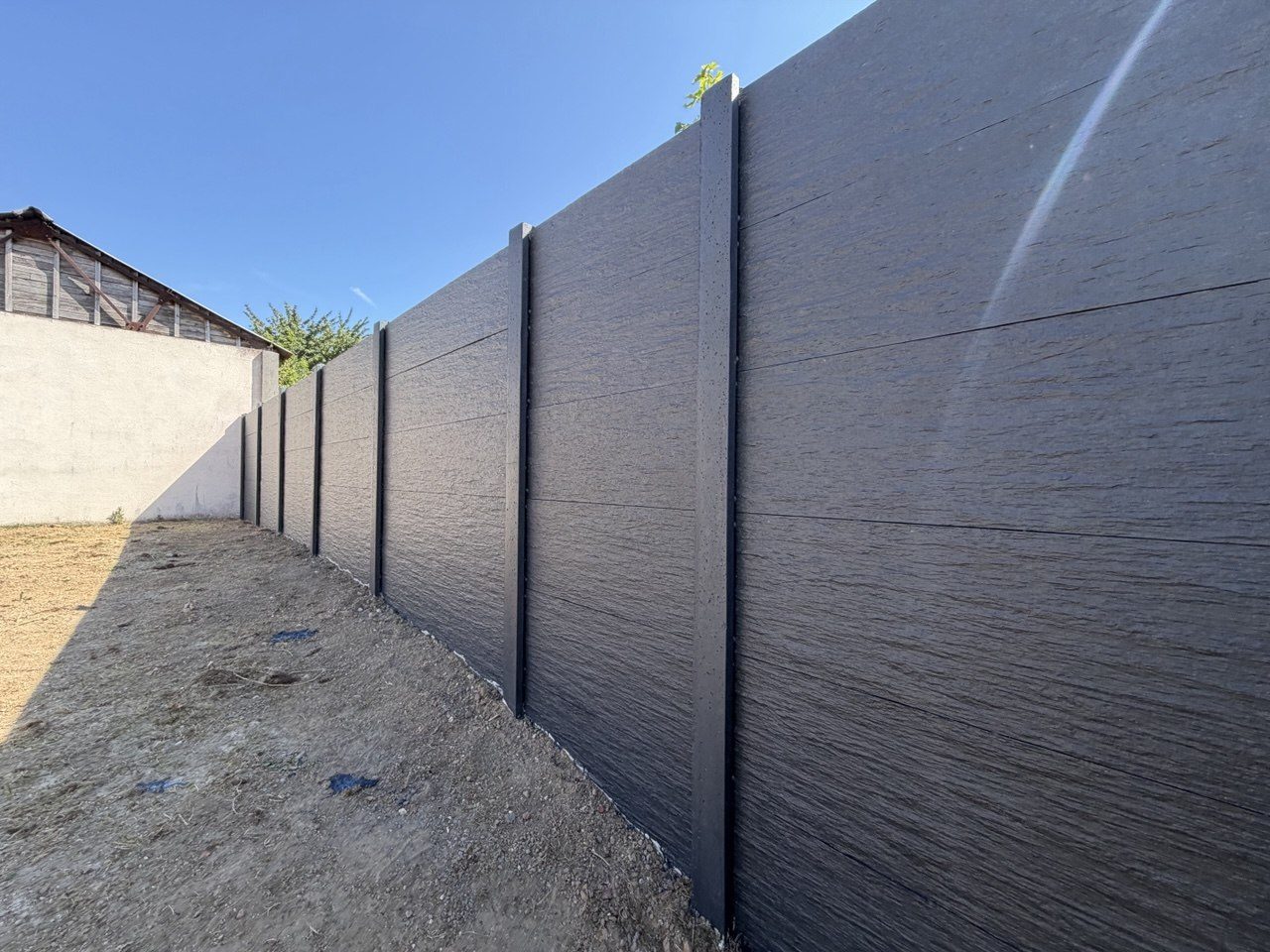 Chantier à Athies – Démontage d'un mur de 4 m et clôture béton ardoise 18 ml – Hpaysage
