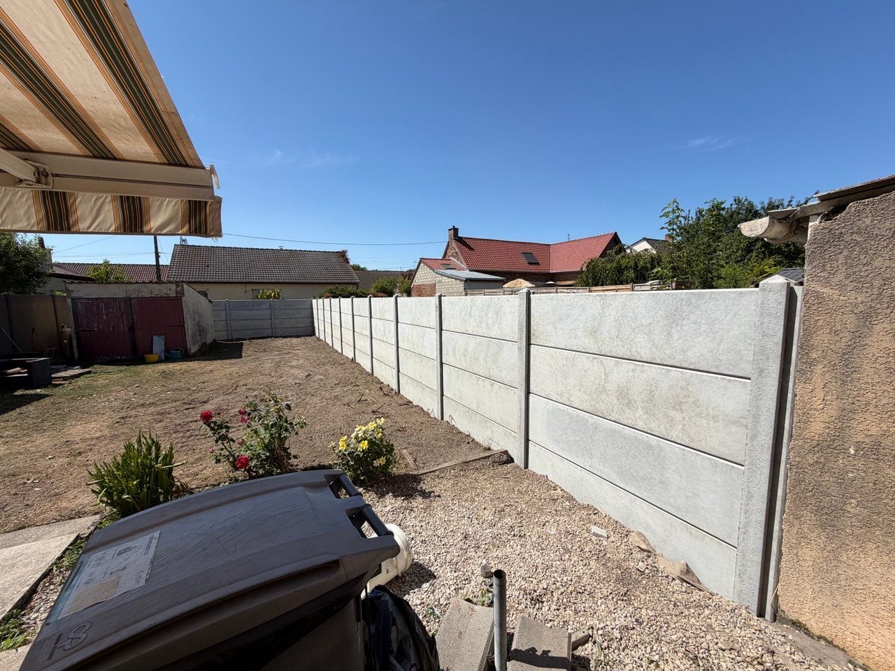 Chantier à Roeux – Clôture plaques béton 30 ml – Hpaysage