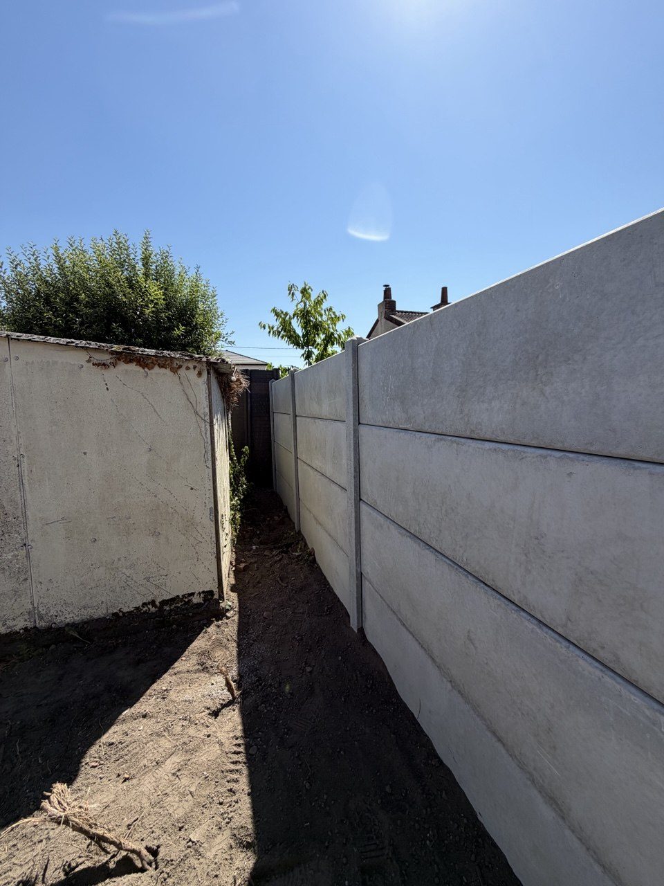 Détail du passage latéral, clôture béton à Roeux – Hpaysage