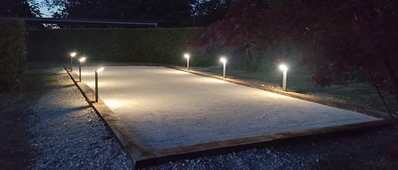 Éclairage extérieur terrain de pétanque à Monchiet – Hpaysage