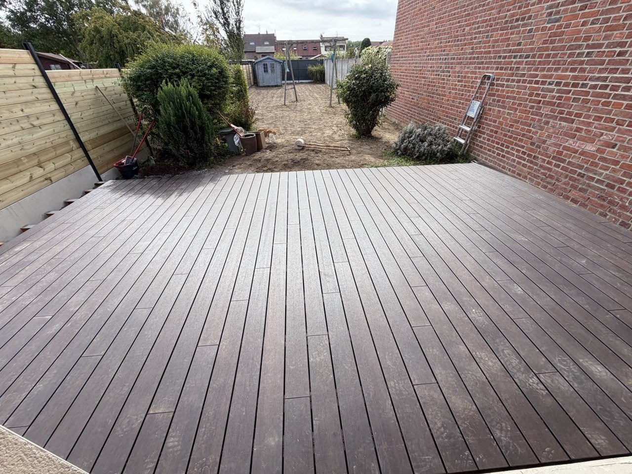 Chantier à Vitry-en-Artois – Terrasse composite et clôture bois – Hpaysage