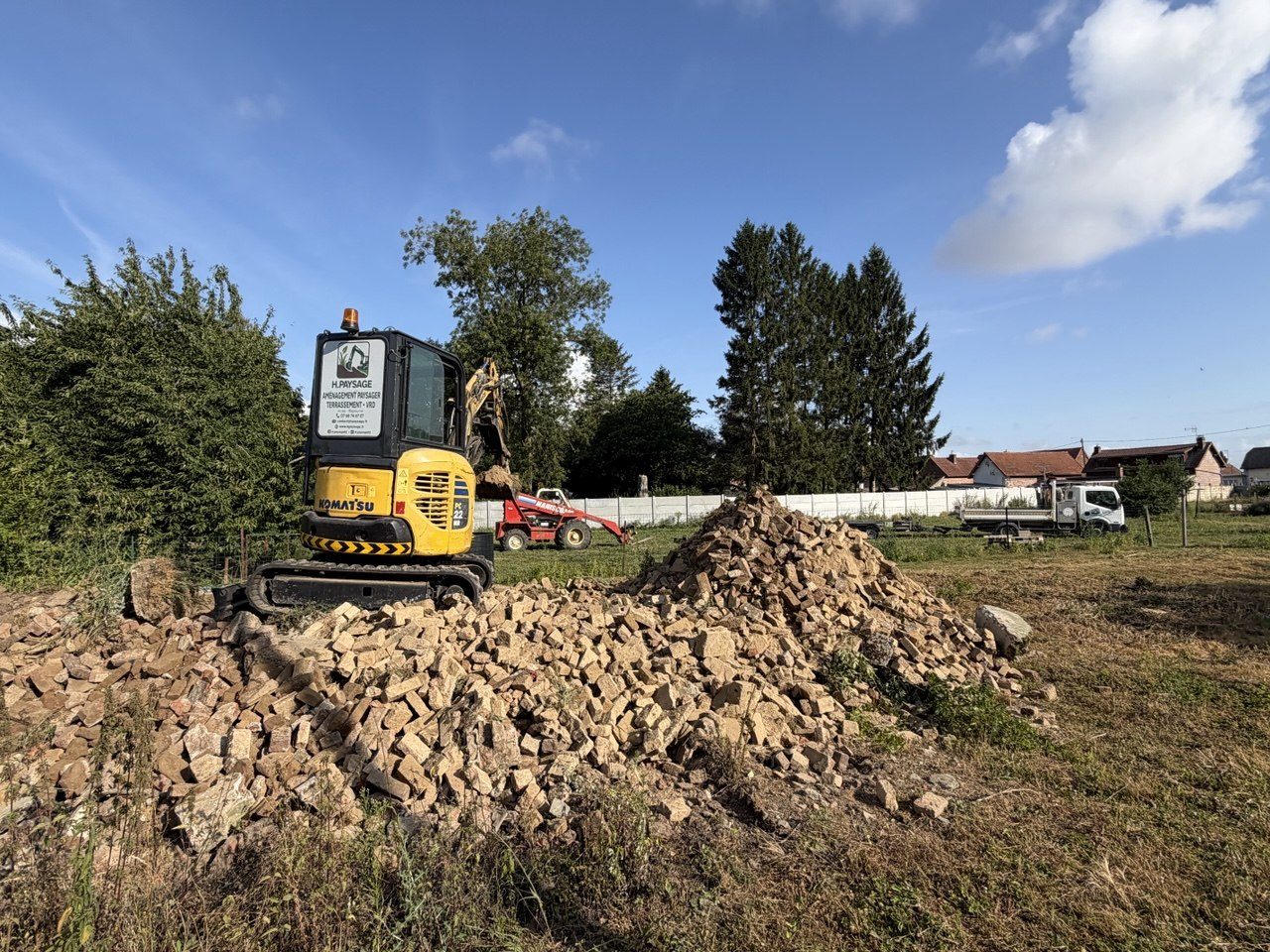 Terrassement mini-pelle Komatsu Arras – Hpaysage